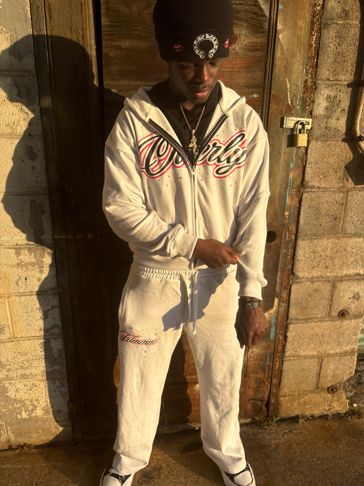 WHITE TRIMMM SWEATS