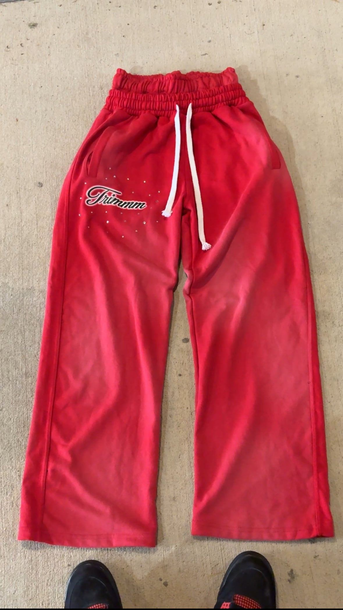 TRIMMM RED SWEATS