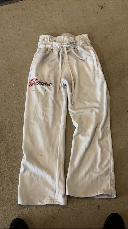 WHITE TRIMMM SWEATS