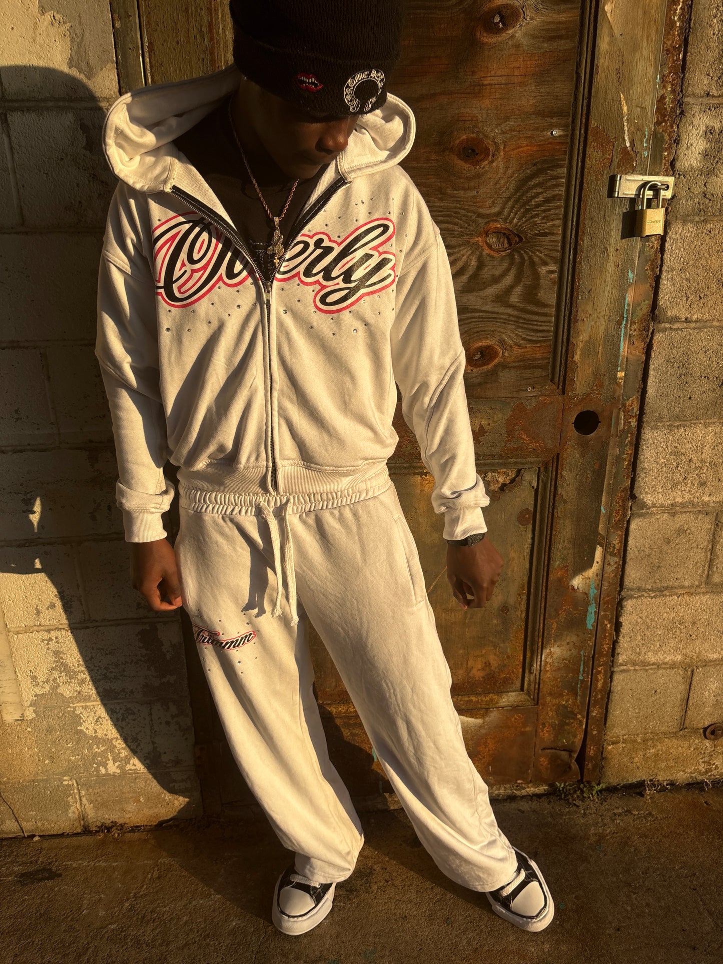 OVERLY WHITE ZIP UP