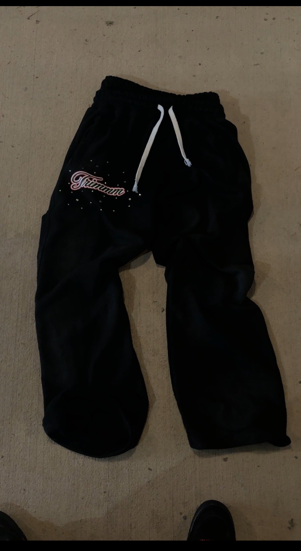TRIMMM BLACK SWEATS